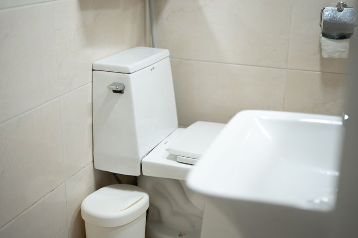 Lines 1 & 5, two-room unit, great value 15th image