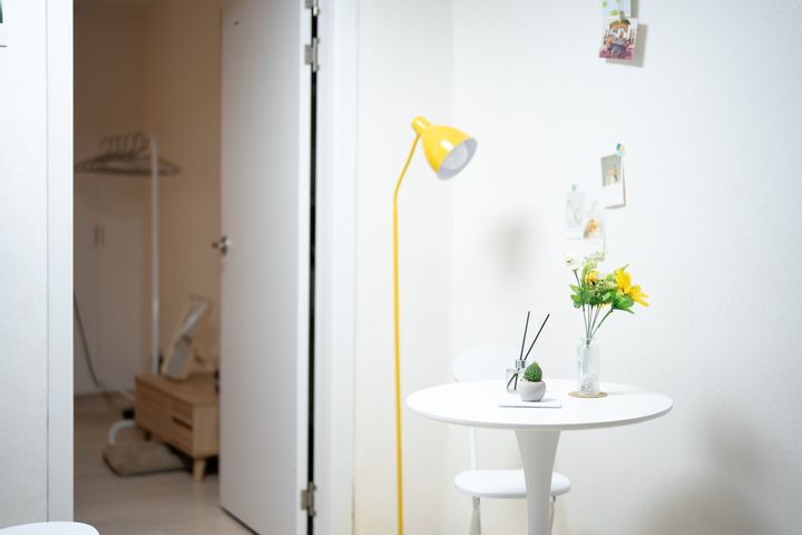 Lines 1 & 5, two-room unit, great value 13th image