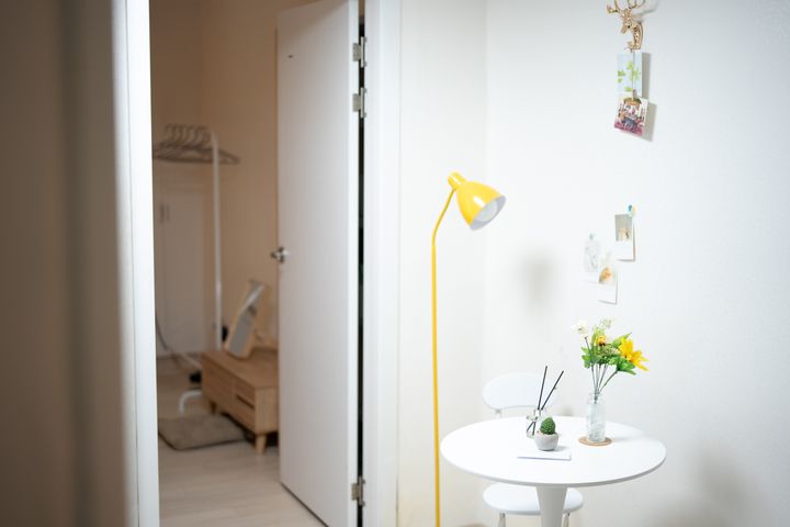 Lines 1 & 5, two-room unit, great value 14th image