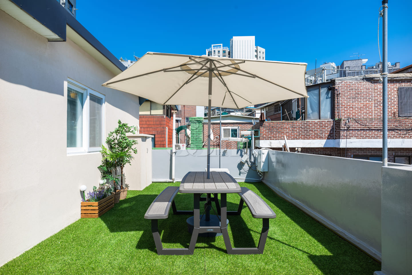 Rooftop Stay 1 Minute from Ewha Womans Univ. 1th image