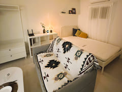 Fully furnished room with a cozy vibe 1th image
