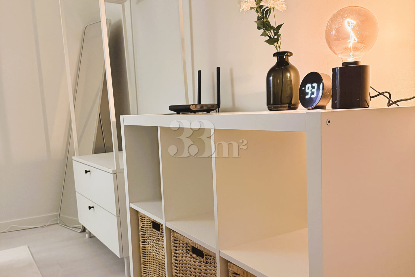 Fully furnished room with a cozy vibe 5th image