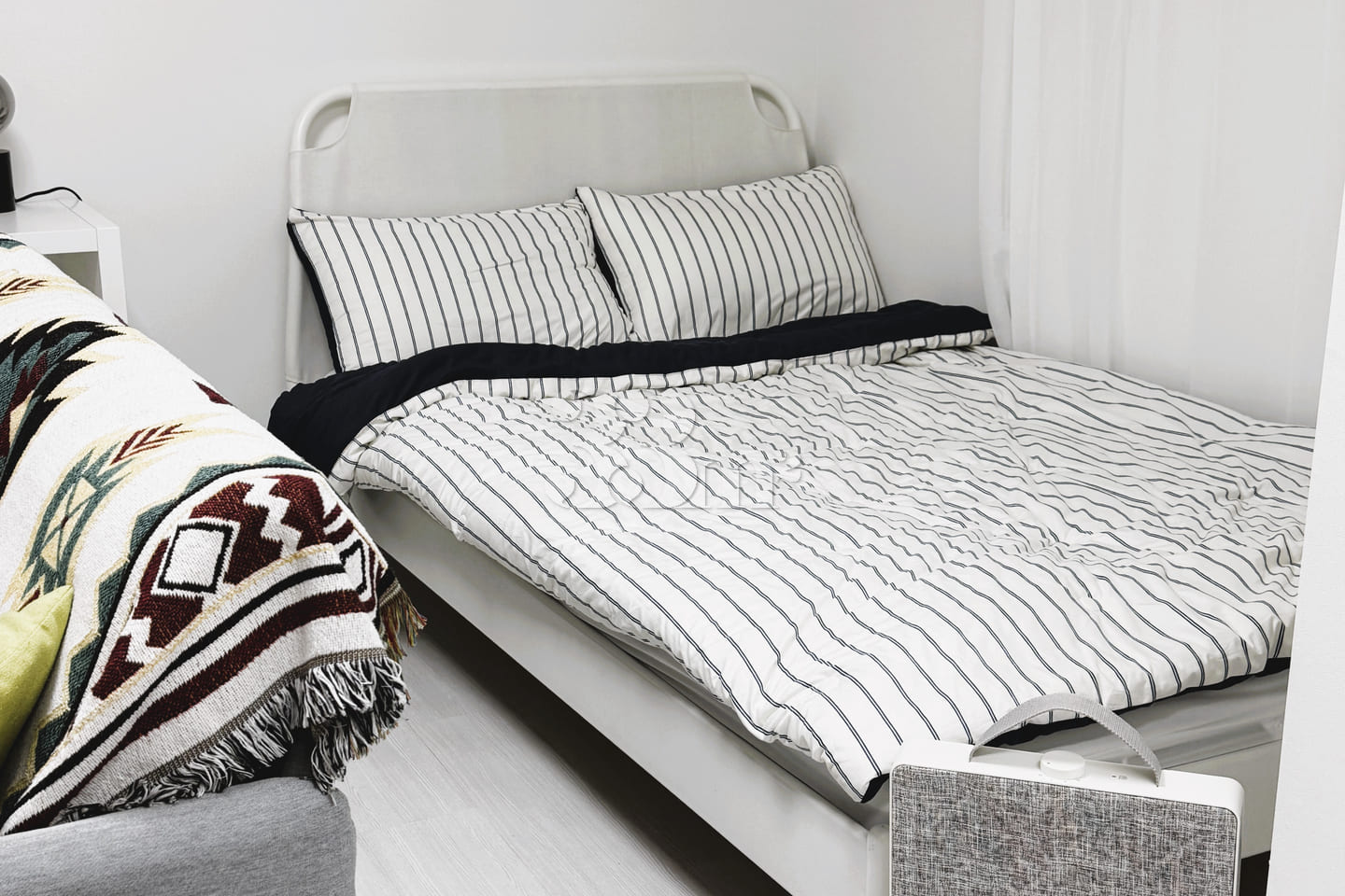 Fully furnished room with a cozy vibe 8th image