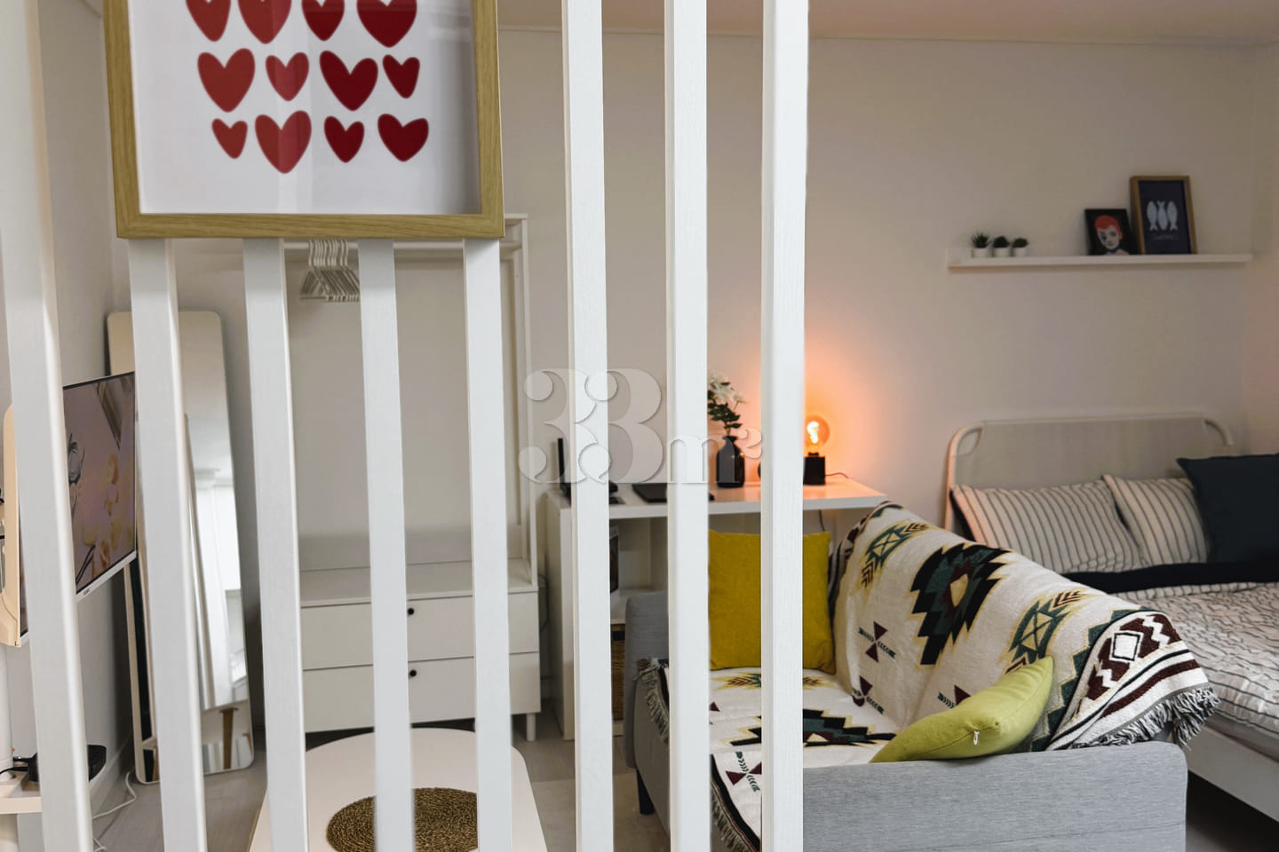 Fully furnished room with a cozy vibe 4th image