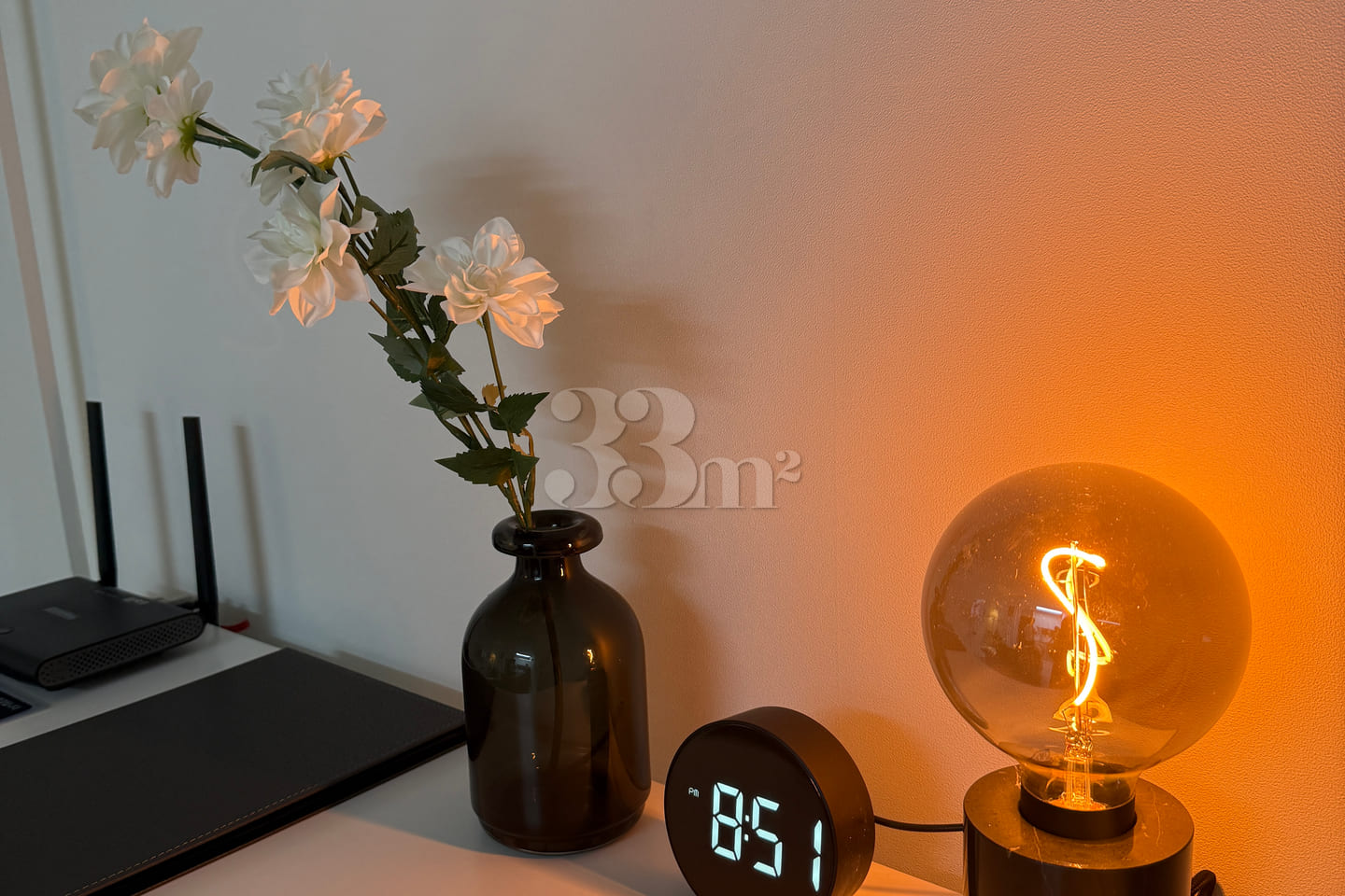 Fully furnished room with a cozy vibe 6th image