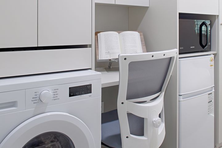 Deluxe 4th image