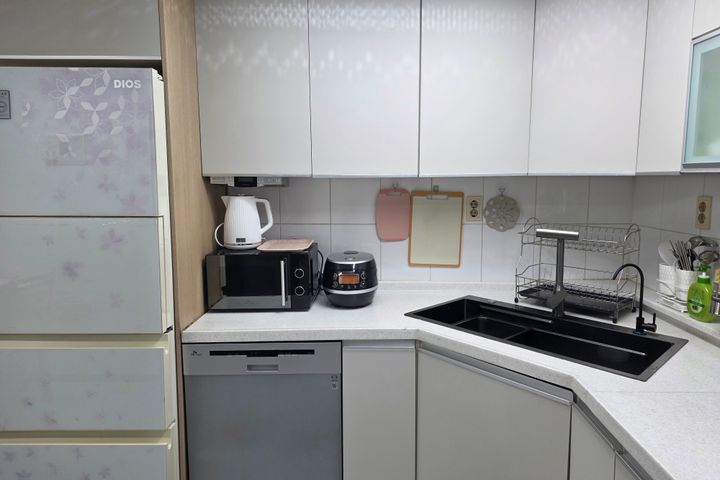 Seongsu-dong or Apgujeong—what do you think? 6th image