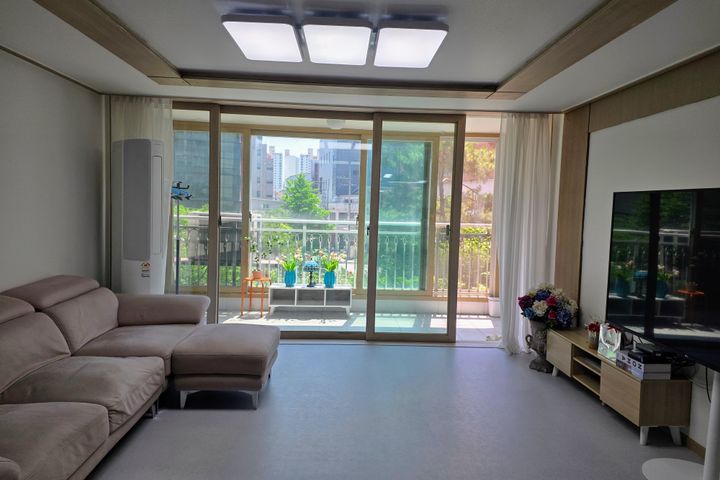 Seongsu-dong or Apgujeong—what do you think? 3th image
