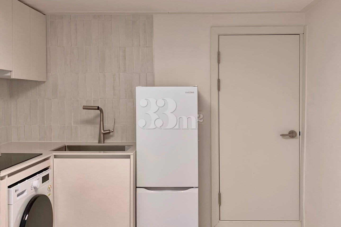 Renovated rooftop studio apartment 13th image