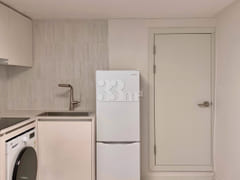 Renovated rooftop studio apartment 13th image
