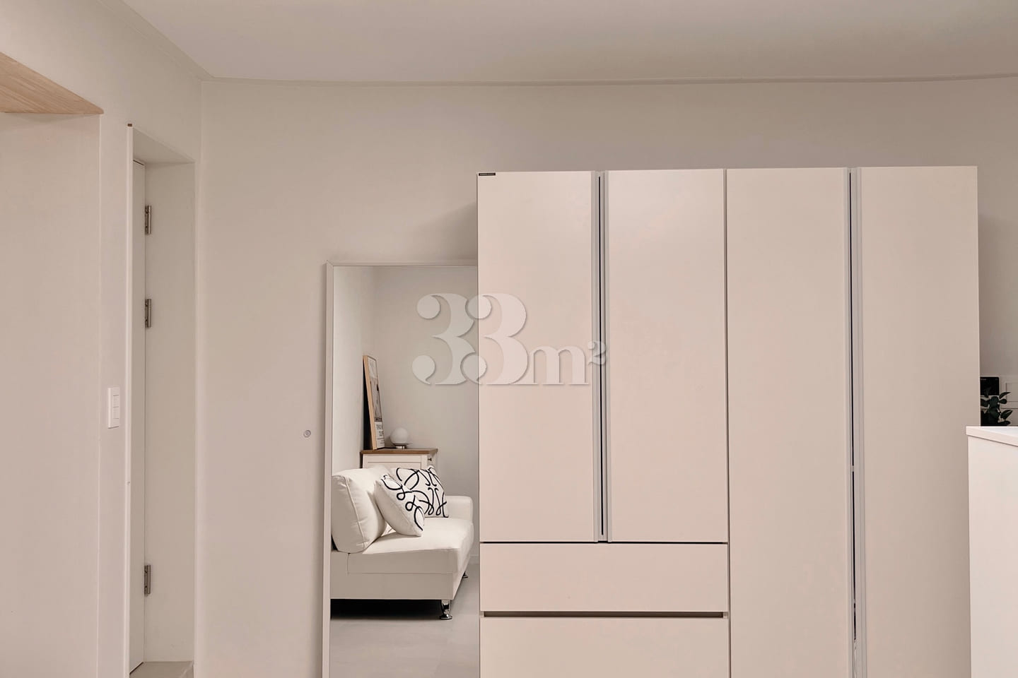 Fully renovated studio apartment with full am 6th image