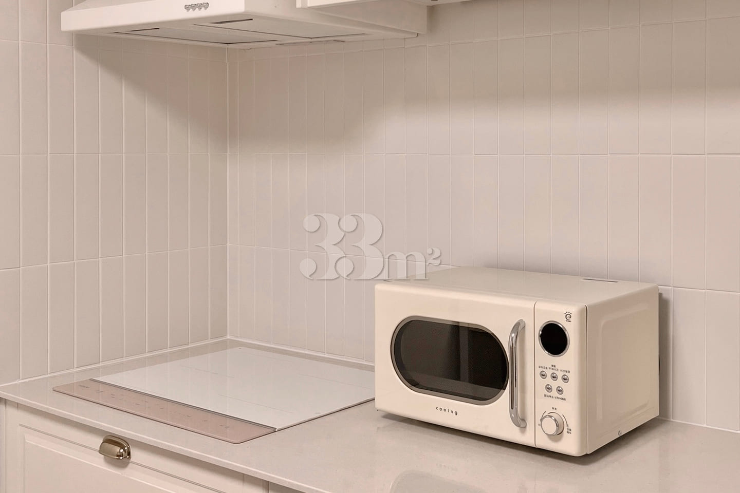 Fully renovated studio apartment with full am 9th image