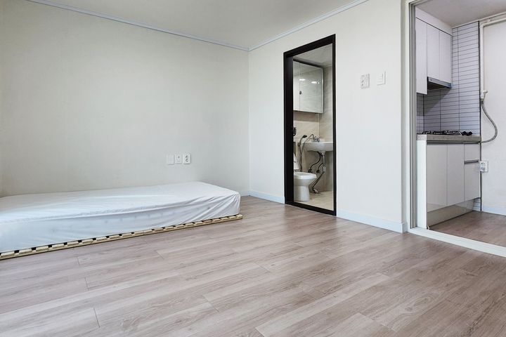 Clean, fully-furnished apartment in Wonju 3th image