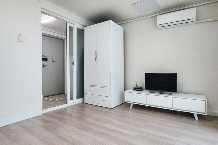 Clean, fully-furnished apartment in Wonju 2th image