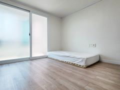 Clean, fully-furnished apartment in Wonju 4th image