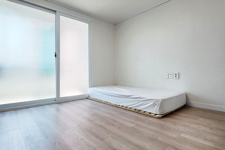 Clean, fully-furnished apartment in Wonju 4th image