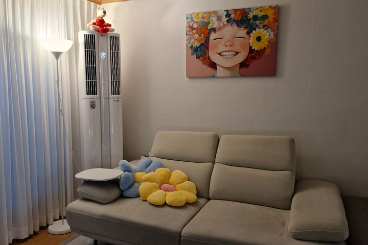 A Home Filled with Happiness 2th image
