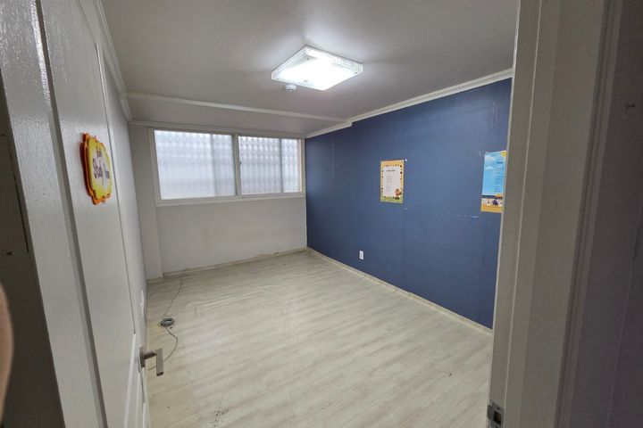 4-bedroom unit right in front of Oido Station 1th image