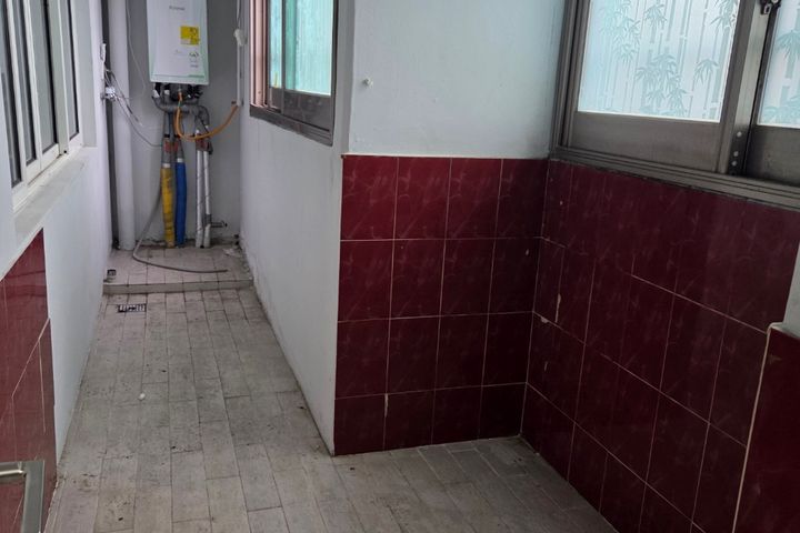 4-bedroom unit right in front of Oido Station 10th image