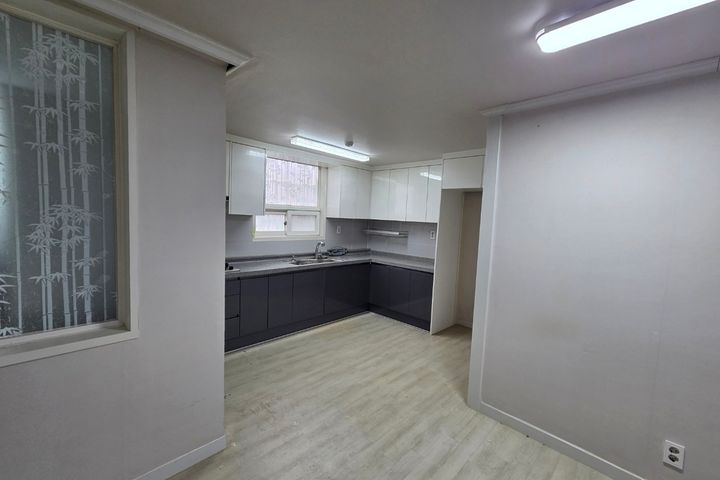 4-bedroom unit right in front of Oido Station 5th image