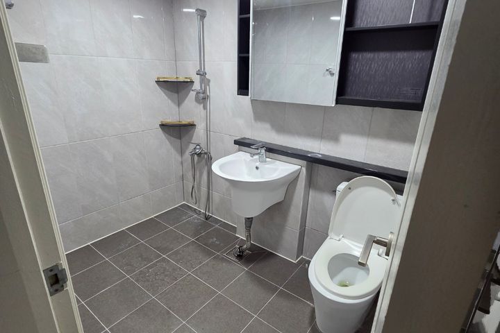 4-bedroom unit right in front of Oido Station 8th image