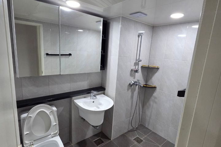 4-bedroom unit right in front of Oido Station 3th image