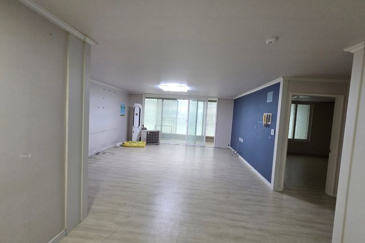 4-bedroom unit right in front of Oido Station 0th image