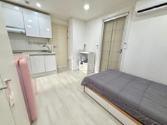 Pleasant studio apartment right in front of S 5th image