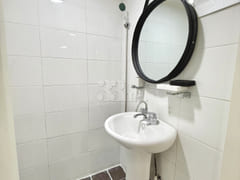Pleasant studio apartment right in front of S 7th image