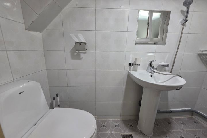10 minutes to Seoul Station! Fully furnished. 11th image