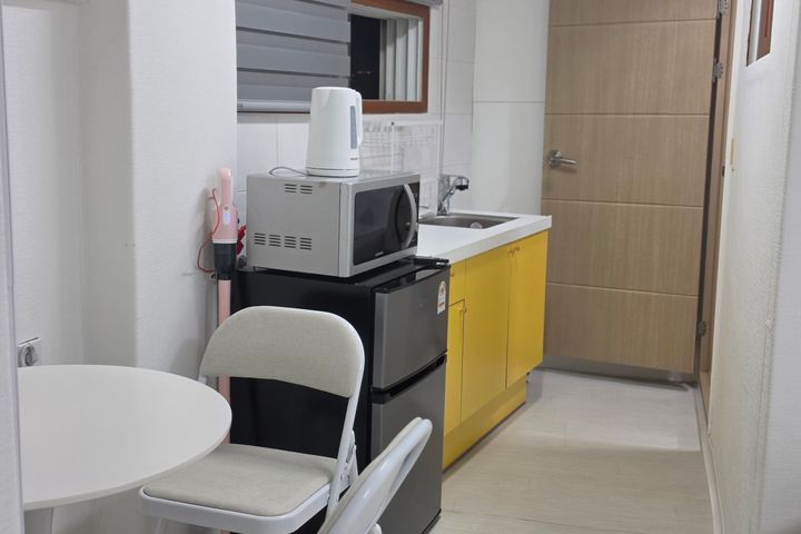 10 minutes to Seoul Station! Fully furnished. 5th image