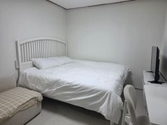 10 minutes to Seoul Station! Fully furnished. 1th image