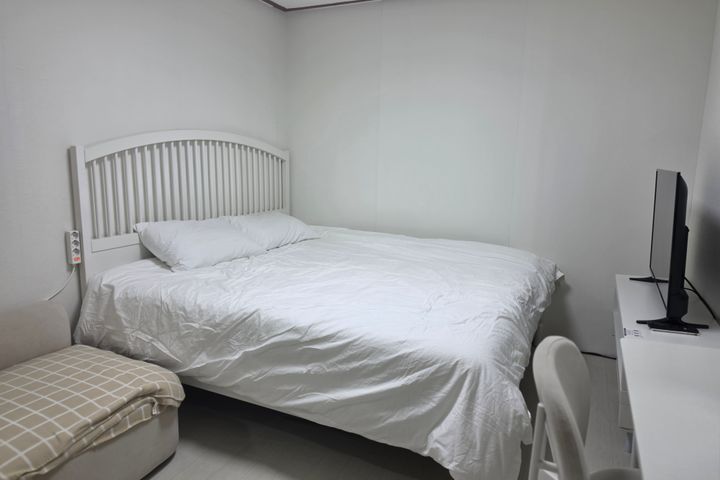 10 minutes to Seoul Station! Fully furnished. 1th image
