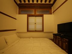 Main Reception Quarters (Main Sarangchae) 8th image