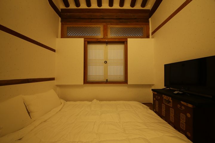Main Reception Quarters (Main Sarangchae) 8th image