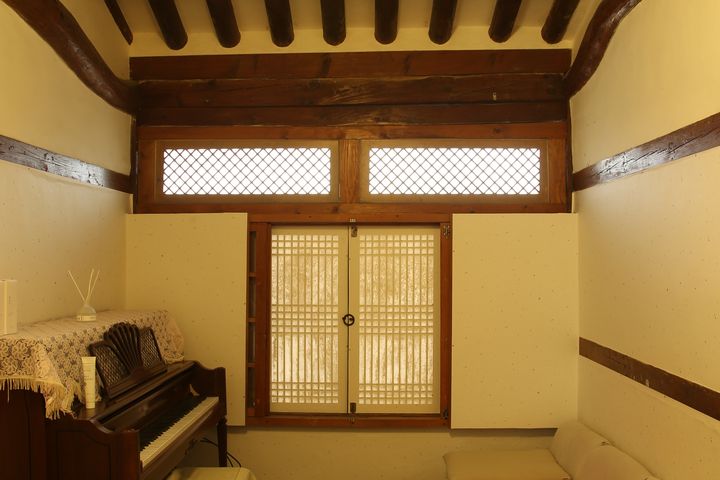 Main Reception Quarters (Main Sarangchae) 9th image