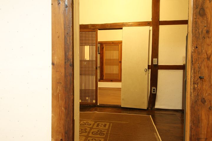 Main Reception Quarters (Main Sarangchae) 10th image