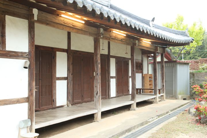 Main Reception Quarters (Main Sarangchae) 11th image