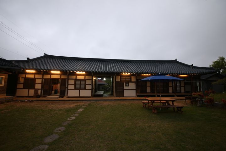 Main Reception Quarters (Main Sarangchae) 13th image