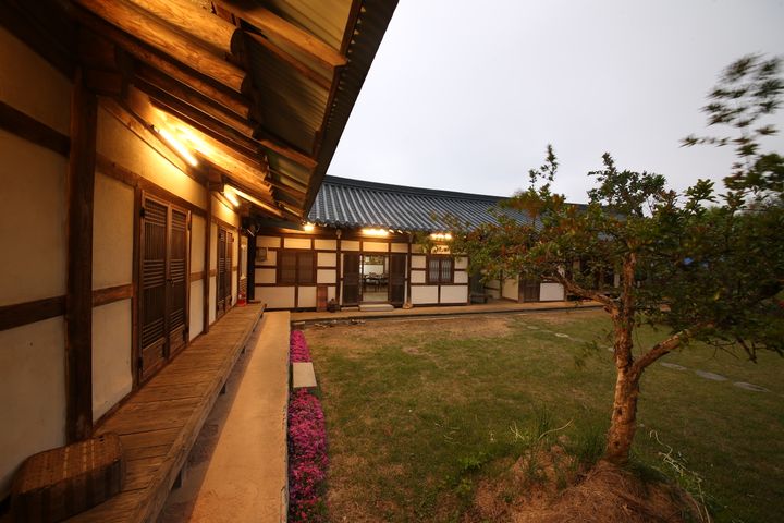 Small Sarangchae (Men's Quarters) 9th image