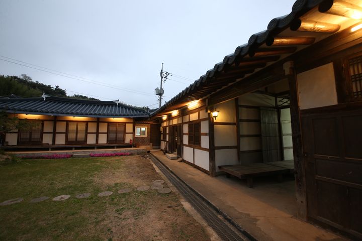 Small Sarangchae (Men's Quarters) 8th image