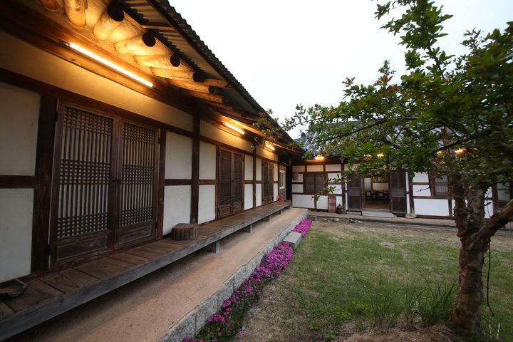 Small Sarangchae (Men's Quarters) 3th image