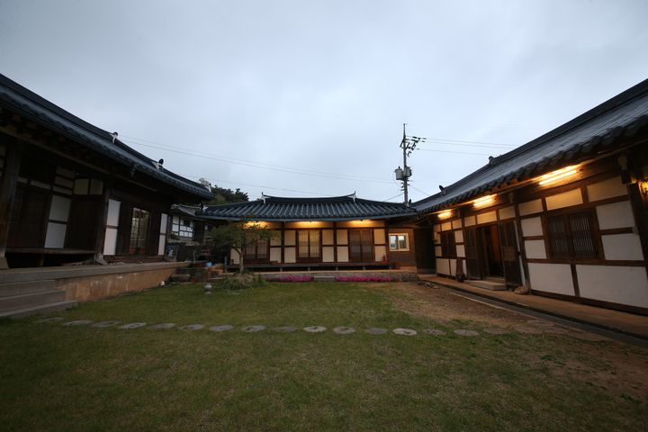 Small Sarangchae (Men's Quarters) 7th image