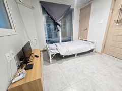 Fully furnished unit with a terrace near Geum 0th image