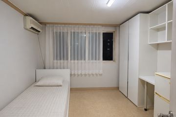 3 minutes from Chung-Ang University's main ga