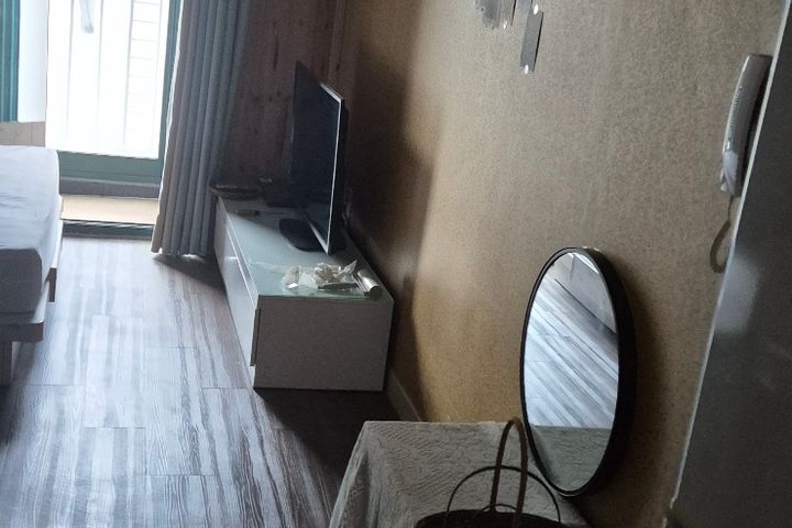 Neat, fully furnished studio apartment 4th image