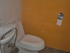 Neat, fully furnished studio apartment 3th image