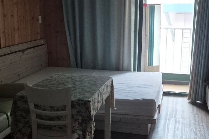 Neat, fully furnished studio apartment 0th image