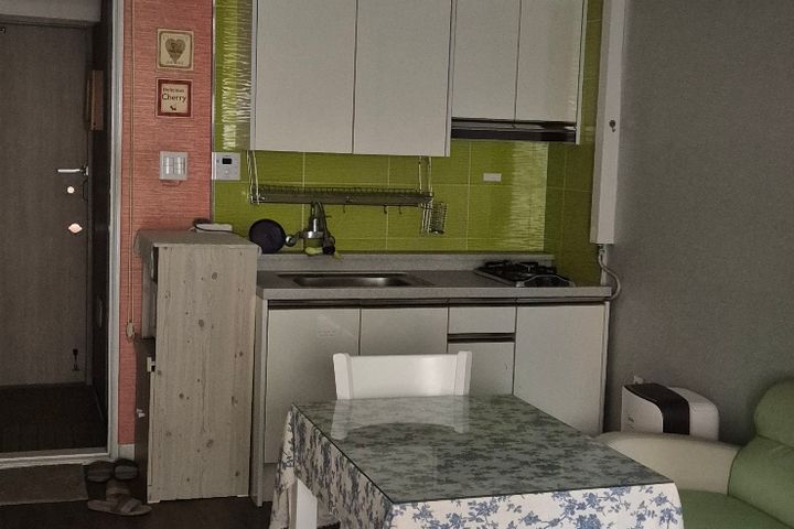Neat, fully furnished studio apartment 5th image