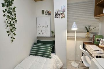 Room 510: Mini-room with an exterior window